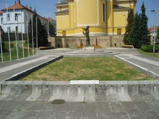 Sátoraljaújhely, Hősök tere: Börtönkitörés emlékműve 1.kép.jpg Sátoraljaújhely, Hősök tere: Börtönkitörés emlékműve 1.kép.jpg